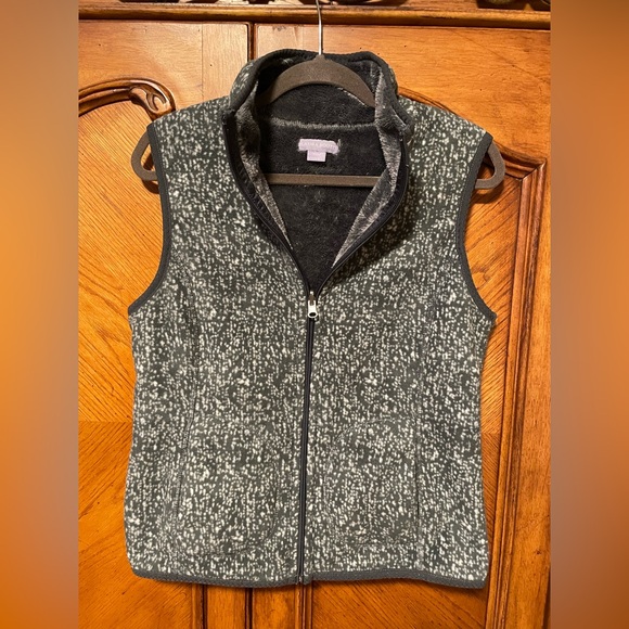 Laura Scott Jackets & Blazers - SOLD Laura Scott Fleece Vest Women’s Size Medium Gray Full Zip Pockets Reversibl